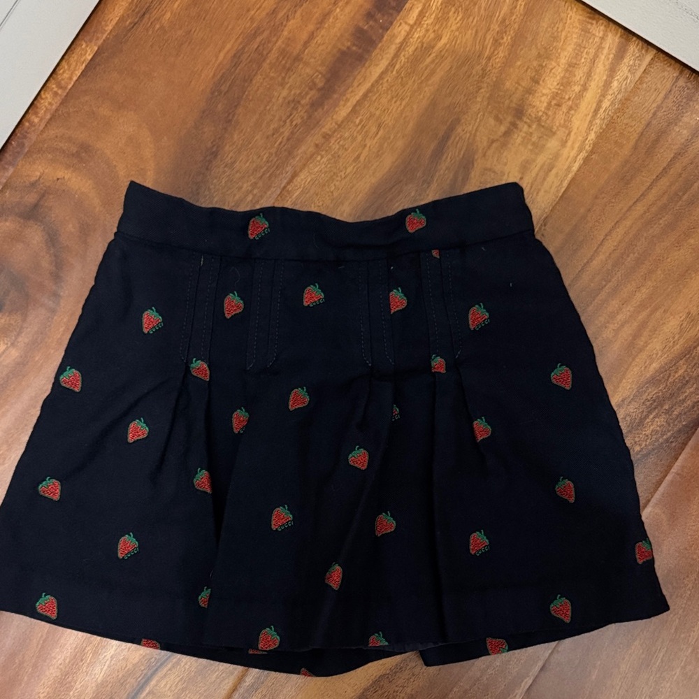 Great Condition Girls size 4 Gucci Skirt.  Navy with strawberry prints.